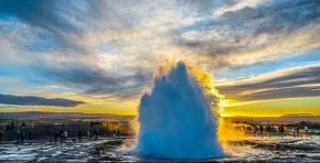 
А аз съм в непосредствена близост до най-стария парламент в света, датиращ от 930 г., и слушам история за варене на вещици.