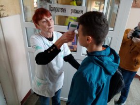 Затягат мерките за допускане на децата в яслите, детските градини и училищата