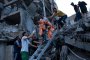 Палестинци спасяват младо момиче от развалините на разрушена жилищна сграда след израелски въздушен удар на 10 октомври 2023 г. Фатима Шбейр/АП