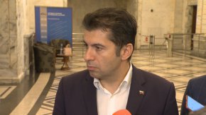 Петков обясни, че преодоляването на ветото върху промените в Закона за енергетиката е важно заради второто плащане по ПВУ, което очакваме, и е добре да се случи. Това обаче няма връзка с цените и състоянието на пазара на горива у нас.