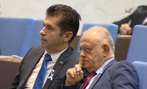 
Първият вот на недоверие за правителството на Николай Денков беше свързан със сектор "Енергетика" и не мина в пленарна зала. Вносителите и тогава бяха "БСП за България", ИТН и "Възраждане".