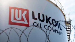 Добрев посочи, че от доклада е станало ясно още, че "Лукойл" е продавала и претоварвала на танкери в открито море в определени месеци 50 процента от горивата, като дори не е ясно те къде са отивали.
