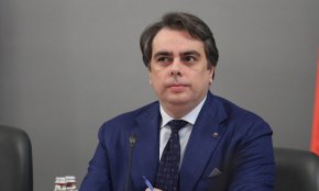 Финансовият министър Асен Василев е решил да продаде 700 000 дка