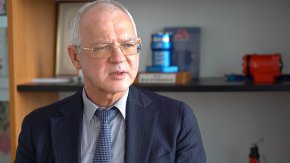 
"Няма едно хапче, което да излекува това заболяване", настоя той.