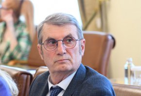 Сериозни финансови нарушения са в основата на решението на здравния министър Христо Хинков