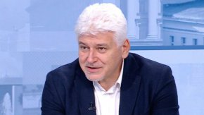 

    “Защото имаме едно триединство от съд, прокуратура и следствие в рамките на съдебната власт и единен орган на администрация на съдебната власт в лицето на ВСС. Сега се появяват два самостоятелни съвета - ВСС и един низш прокурорски съвет. Освен това се появява един самостоятелен орган - инспекторат, който досега беше помощен орган на ВСС, а сега е самостоятелен играч на полето на съдебната система.”