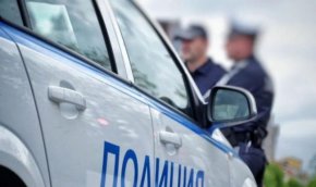 

Извършен е оглед в присъствието на съдебен лекар, като по тялото на мъжа е открита прободна рана в гърдите. След разследване е заловен 30-годишен мъж - роднина на жертвата. Той е привлечен в качеството си на обвиняем и е задържан за 72 часа.