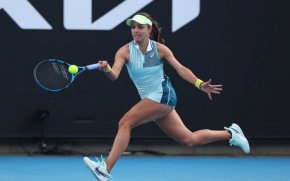 Най-добрата българска тенисистка Виктория Томова отпадна във втория кръг на Australian Open след загуба от световната номер 23 Елина Свитолина с 1:6, 3:6.