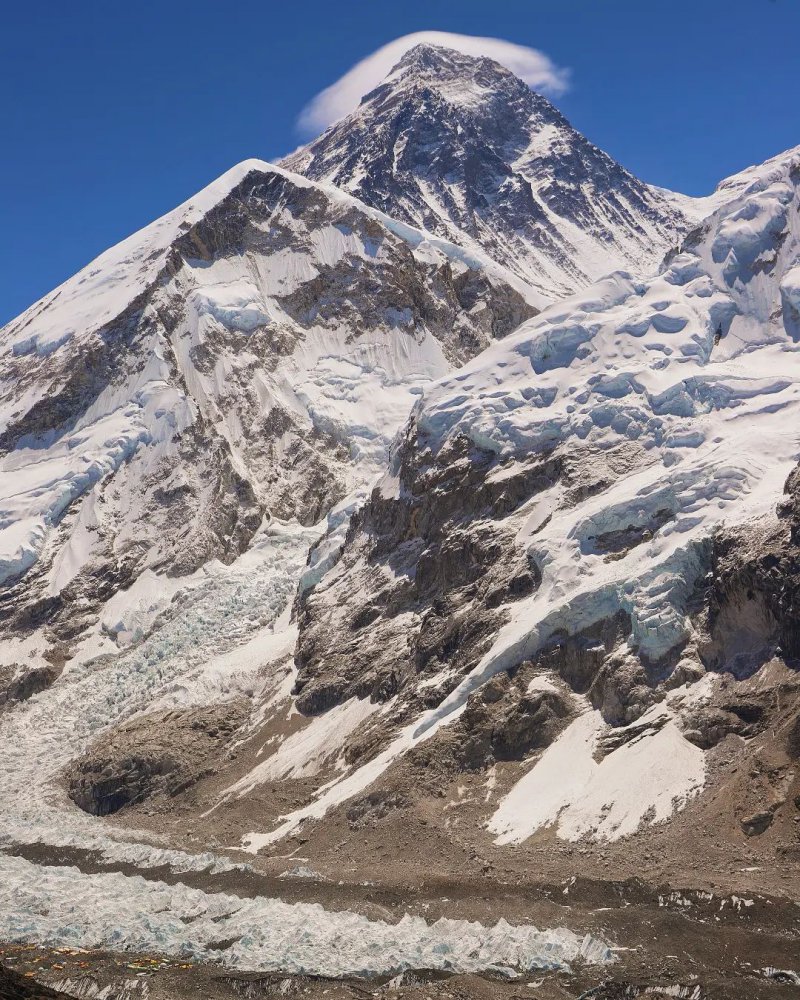 Катерачите на Еверест вече ще бъдат задължени да връщат екскрементите