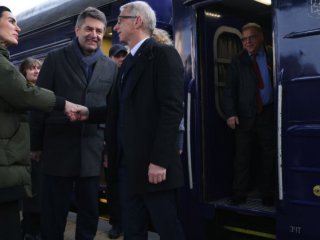 Премиерът Николай Денков пристигна на посещение в Украйна В българската делегация