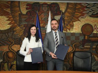 Днес с министъра на икономиката и индустрията Богдан Богданов подписахме