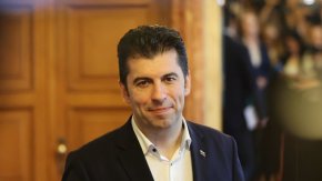 ППДБ и ГЕРБ-СДС продължават да поддържат пълно мълчание около преговорите си за следващото правителство. 