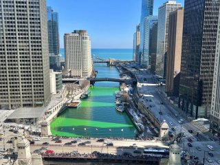 Зелена стана реката в Чикаго Фото на деня