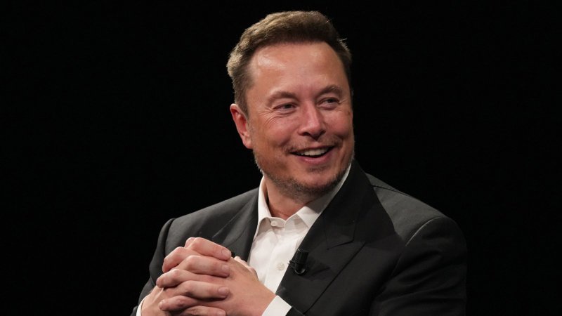 Илон Мъск, главен изпълнителен директор на Tesla и SpaceX, се