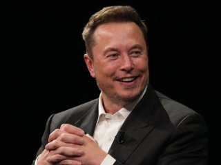 Илон Мъск главен изпълнителен директор на Tesla и SpaceX се