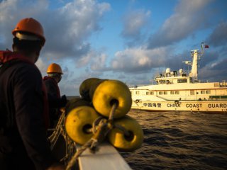Китайски патрулни кораби използваха водни оръдия в събота за да