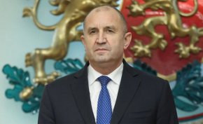 
Според държавния глава законодателството трябва да позволява бързо и качествено изграждане на важните за България обекти, но едновременно да е съобразено със задължението на държавата да закриля своите граждани и природа.
