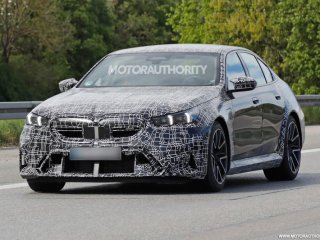 BMW е забелязано да тества прототип на обновения си M5