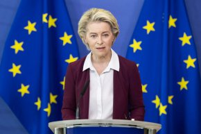 
„Посланиците на ЕС постигнаха принципно съгласие по мерките относно извънредните приходи, произтичащи от обездвижените активи на Русия“, съобщи белгийското председателство в X (бивш Twitter) в сряда.
