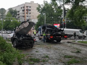 Загиналият шофьор от тежката катастрофа в Пловдив е с регистрирани 16 нарушения на пътя за три години стаж над волана.