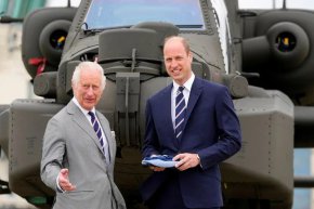 След 32 години главнокомандващ на армейския въздушен корпус на Великобритания крал Чарлз Трети отстъпи ролята на сина си принц Уилям