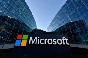 Според Валентин Макаров, президент на асоциацията на руските софтуерни компании Russoft, "Microsoft търси вратички, за да остане на руския пазар, което е много важно за тях. Дори компанията да твърди друго в изявленията си, в частни разговори те са гарантирали пълна поддръжка на софтуера си".