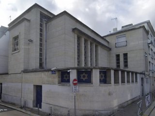 Френската полиция е застреляла мъж, който в петък сутринта се е опитал да подпали синагога в град Руан