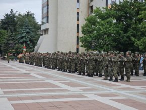 Церемонията по изпращането на българския контингент в Косово се състоя на площад "Георги Измирлиев" в Благоевград.