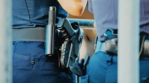 Полицай от Районното управление в Твърдица е временно отстранен от работа заради вътрешно разследване.
