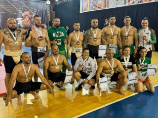 11 медала донесоха на България сумистите на Николай Николов от