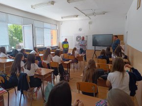 Нагледен урок по пътна безопасност получиха учениците в Благоевград по проекта По-полека