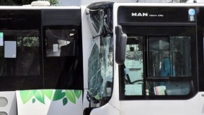 Все още не е установен извършителят на поредната стрелба по автобус на градския транспорт в Пловдив, при която, за щастие, няма пострадали.