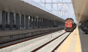 Инцидент на Централна гара в София - по първоначална информация два влака са се ударили челно
