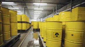 200 килограма живак, киселини, основи и други отровни и опасни вещества са били открити в склад на пернишка фирма в края на април