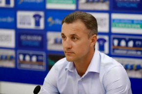 Новият треньор на Левски - Станислав Генчев, беше представен официално от изпълнителния директор на клуба Даниел Боримиров на специална пресконференция