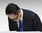 Toyota Motor Corp. Председателят Акио Тойода се извинява на пресконференция. 