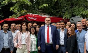 Работна среща с актива на ДПС от областите Шумен, Варна и Добрич в Шумен проведе председателят на ДПС Делян Пеевски