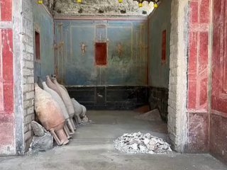 Откриха загадъчна „синя стая“ в руините на Помпей