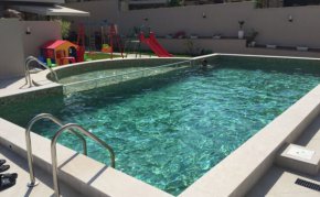 Дете едва не се удави в басейн в Слънчев бряг