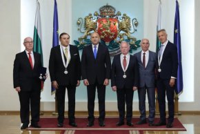 Държавният глава Румен Радев връчи държавни отличия на петима българи за принос към икономическото развитие на България.