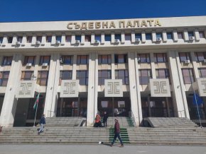 Бургаският апелативен съд измени присъда на Окръжен съд – Бургас и наложи по-високо наказание на мъжа, направил опит за умишлено убийство на 21-годишно момиче.