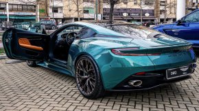 Представяме ви зашеметяващия НОВ Aston Martin DB12, който ще се появи на пазара през 2024 г.