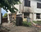 Спукана газова тръба при уличен ремонт взриви къща в Костинброд