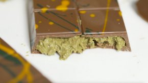 Хитово шоколадово блокче със супер парченца в Дубай 
