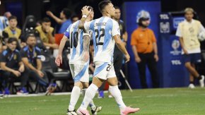Аржентина победи с 2:0 Канада в първия мач от тазгодишното издание на Копа Америка в САЩ.