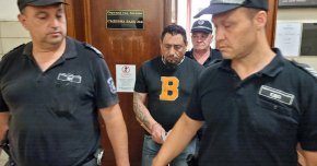 Петчленен състав на Хасковския окръжен съд даде днес ход на наказателното дело срещу Генджебай Зюки Мехмед, на 48 г., който е обвинен в извършено с особена жестокост убийство на четиригодишния си доведен син Яшар.
