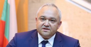 Министърът на вътрешните работи Калин Стоянов е назначил вътрешна проверка защо предшественикът му Иван Демерджиев си е самоназначил охрана от МВР, обяви той пред журналисти в парламента.