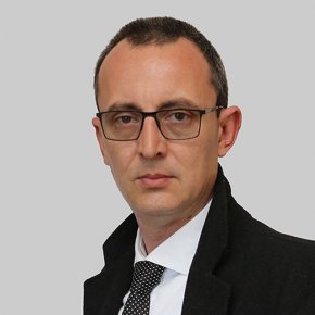 
Владимир Русев е член на Изпълнителният съвет на местната структура на "Да, България" и бе назначен за зам. областен управител на Перник на 11 декември миналата година.