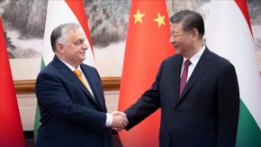 Орбан е в Китай, където разговаря с президента Си Дзинпин