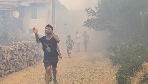 Огънят от пожара в Ямболско навлезе в село Воден. Хората започнаха да се самоевакуират